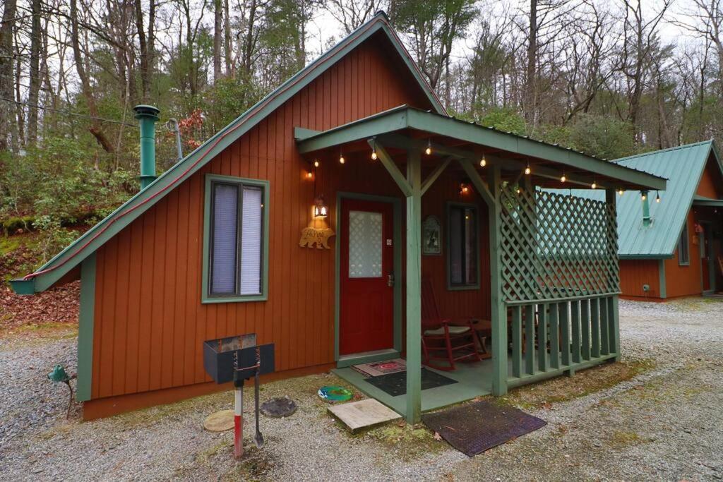 Cute Updated Mountain Cabin Fireplace #3 헬렌 외부 사진