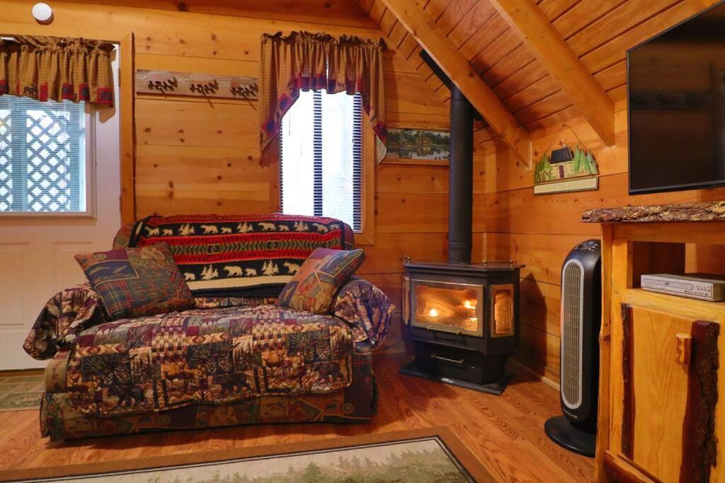 Cute Updated Mountain Cabin Fireplace #3 헬렌 외부 사진